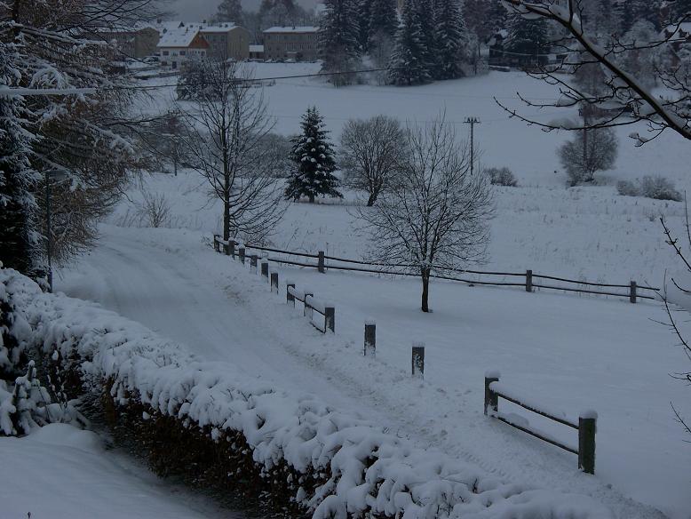 zimní cesta před pensionem